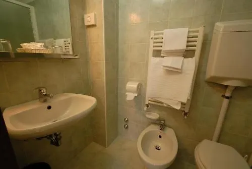 Hotel Ravenna 3* ראבנה